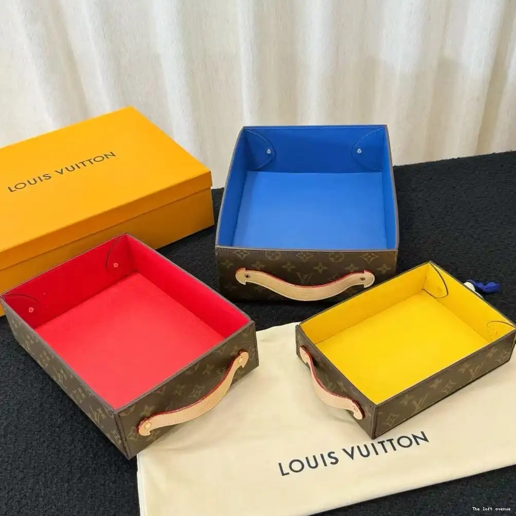 LV TRAY CUSTOM WITH HANDLE DESK 0501